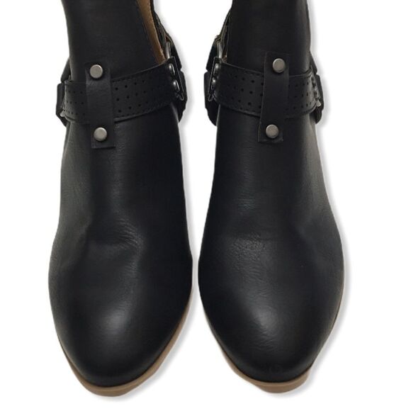 Qupid Black Pointed Toe Cut-out Ankle Booties - Picture 4 of 13